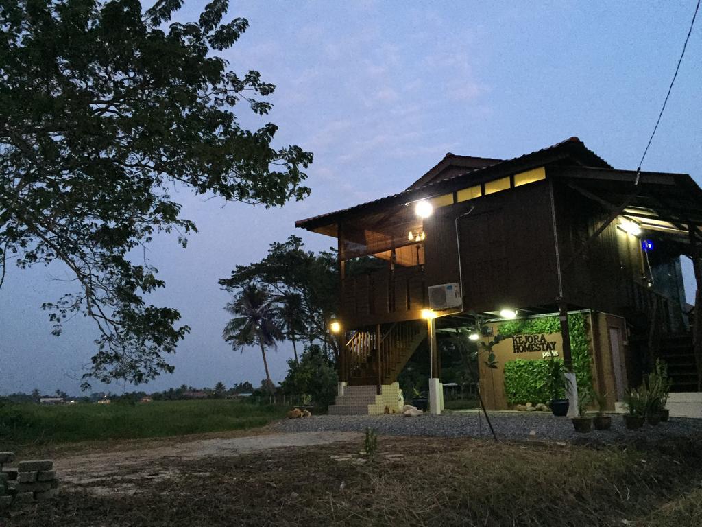 Kejora Homestay Кангар Екстер'єр фото